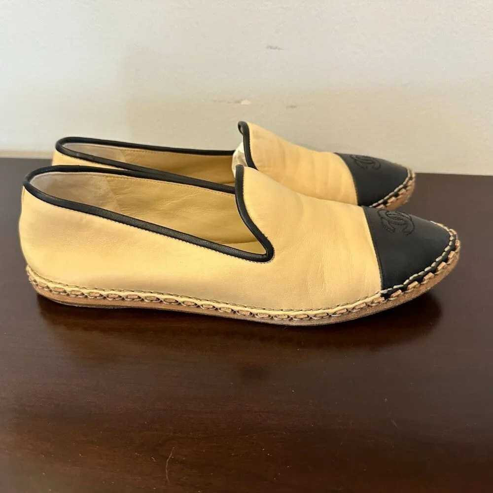 CHANEL 19C Lambskin Beige/Black Mocassins Loafers W/Box women's Size 40